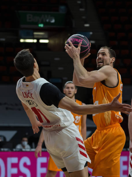 保持冷静的 保持冷静的