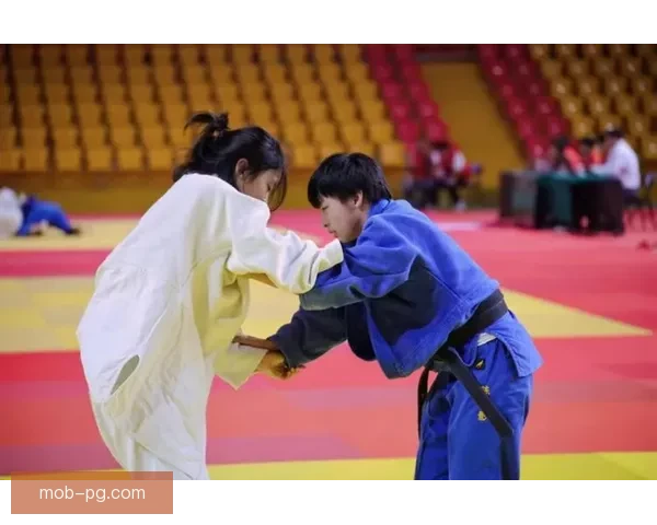 柔道比赛:战胜对手,斩获胜利 柔道比赛:战胜对手,斩获胜利
