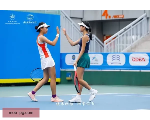 网球邀请赛：巅峰对决 绽放精彩