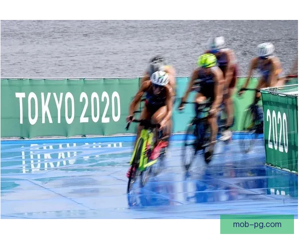 铁人三项挑战：穿越水陆空，拼尽全力，实现极限突破